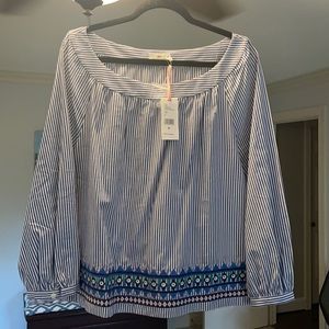 Vineyard Vines, medium NWT Blue and white striped top with embroidery.